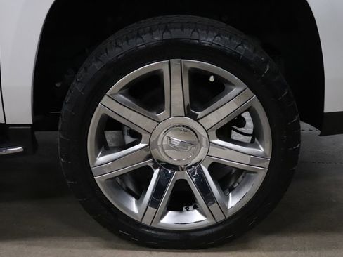 Used 2020 Cadillac Escalade ESV Premium Luxury image 33