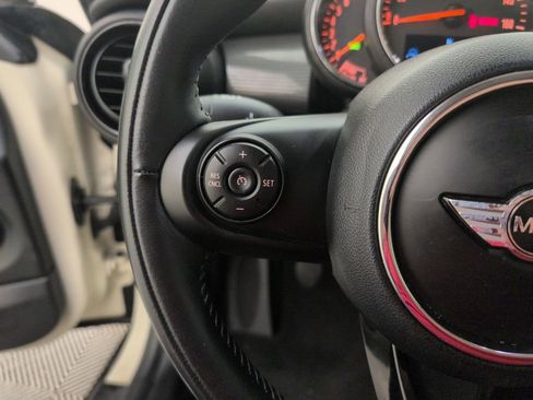 Used 2018 MINI Cooper 2-Door Hardtop image 38