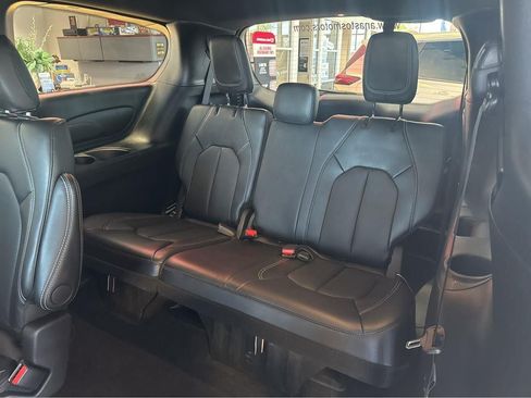 Used 2025 Chrysler Pacifica Select FWD image 33