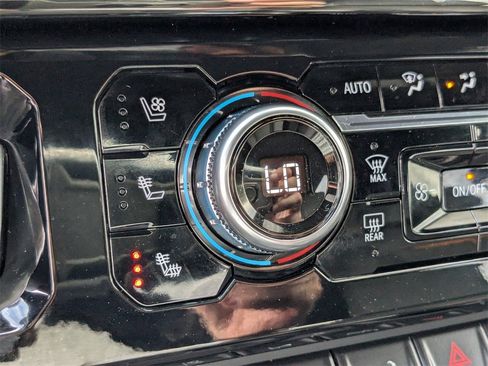 Used 2024 GMC Sierra 2500 AT4 w/ AT4 Premium Plus Package image 30