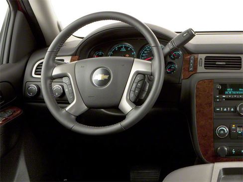 Used 2013 Chevrolet Avalanche LTZ AWD/4WD image 9