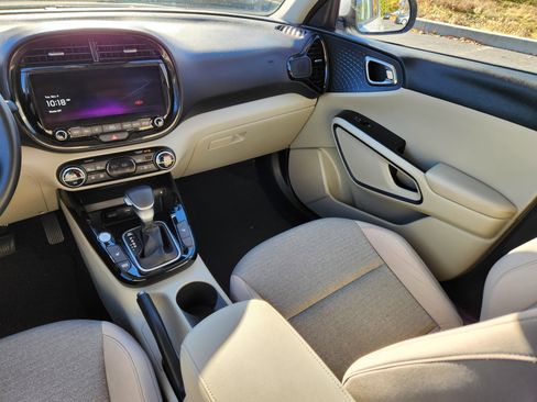 Used 2023 Kia Soul EX image 14