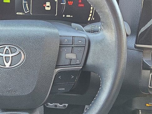 Used 2025 Toyota Camry SE image 21