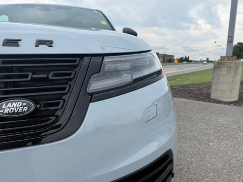 Used 2025 Land Rover Range Rover Velar Dynamic SE AWD/4WD image 9