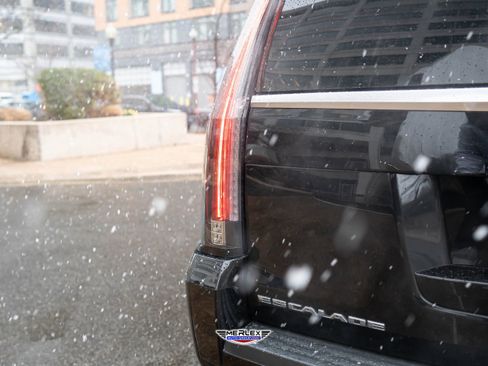 Used 2019 Cadillac Escalade ESV Platinum image 49