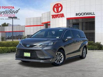Used 2025 Toyota Sienna LE