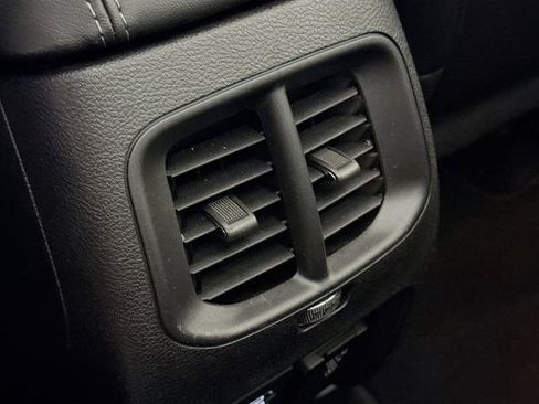 Used 2021 Jeep Cherokee Limited image 26