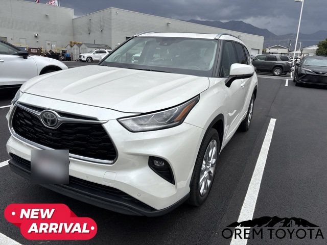 Used 2021 Toyota Highlander Limited FWD image 12
