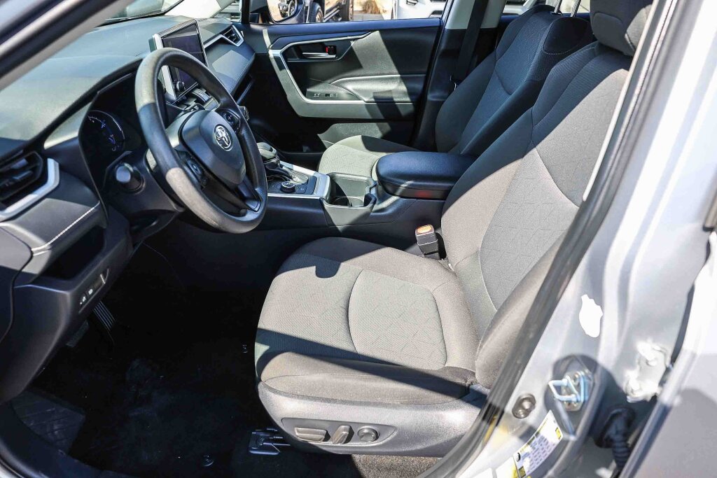 Certified 2025 Toyota RAV4 XLE AWD/4WD image 9
