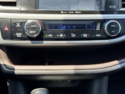 Used 2017 Toyota Highlander XLE AWD/4WD image 12