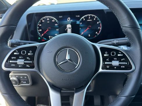 Used 2022 Mercedes-Benz GLB 250 image 24