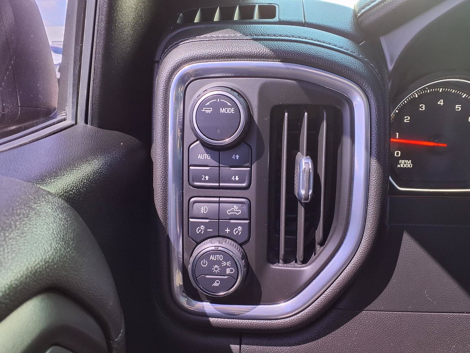 Used 2021 Chevrolet Silverado 1500 LTZ AWD/4WD image 11
