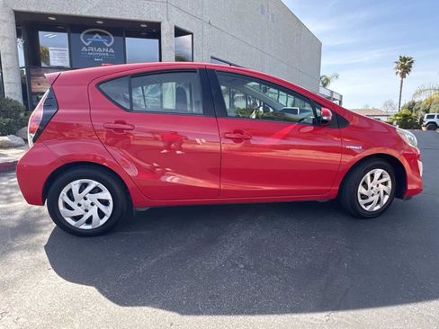 Used 2015 Toyota Prius C One image 5