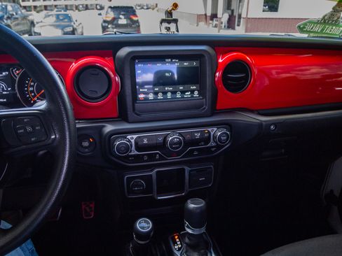 Used 2023 Jeep Gladiator Sport AWD/4WD image 15