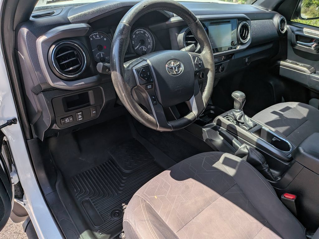 Used 2016 Toyota Tacoma TRD Sport w/ Premium & Technology Package RWD image 10
