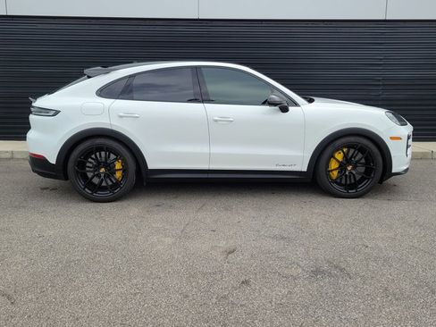 Certified 2024 Porsche Cayenne Turbo GT AWD/4WD image 6