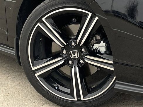 Used 2025 Honda Accord Sport image 9