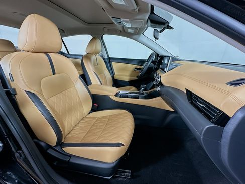 Used 2024 Nissan Sentra SV w/ SV Premium Package FWD image 30
