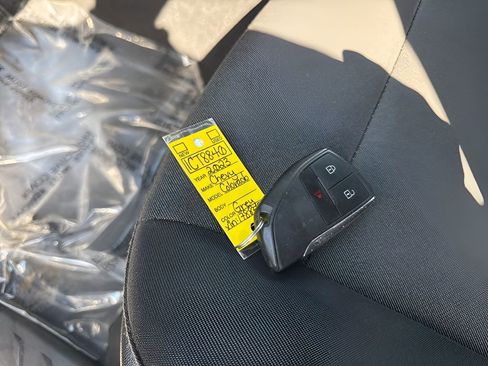 Used 2023 Chevrolet Colorado W/T image 31