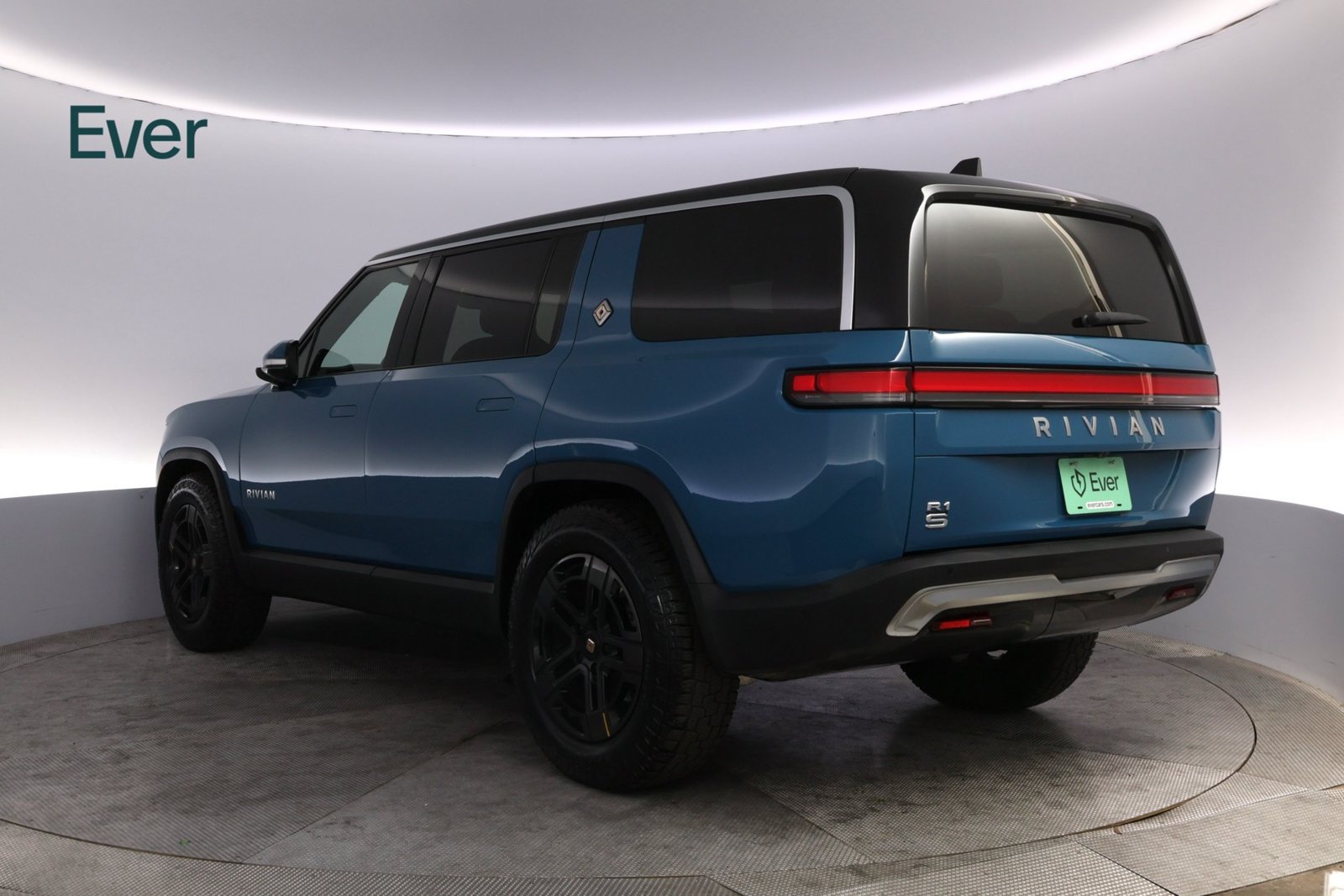 Used 2024 Rivian R1S Adventure Dual AWD/4WD image 17