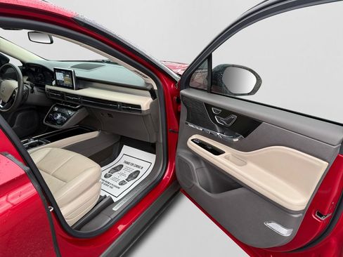 Used 2022 Lincoln Corsair AWD w/ Premium Package image 22