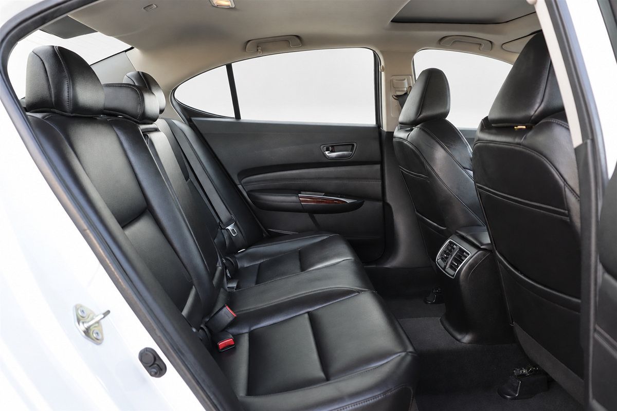 Used 2017 Acura TLX FWD image 14