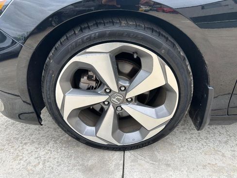 Used 2018 Honda Accord Touring image 16