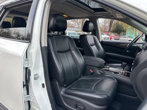 Used 2020 Nissan Pathfinder Platinum image 18