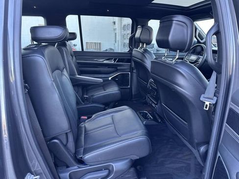 Used 2022 Jeep Wagoneer Series III w/ Premium Group I image 12