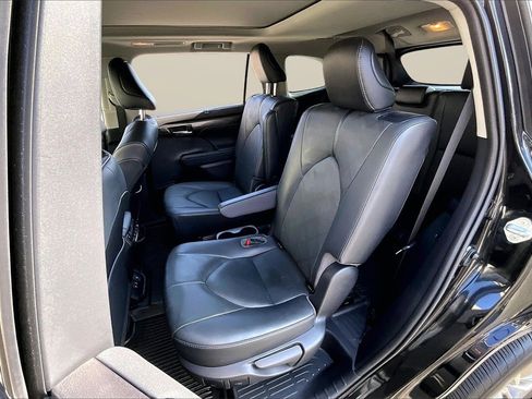 Used 2021 Toyota Highlander Platinum image 22