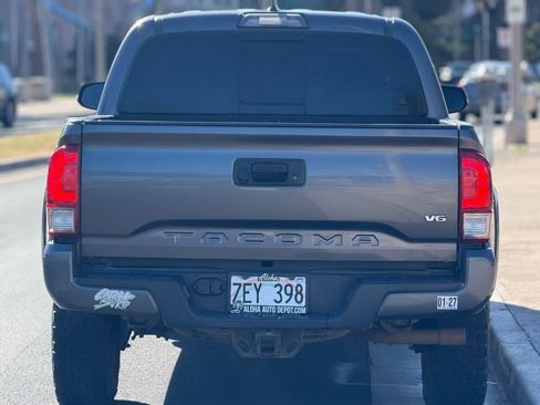 Used 2017 Toyota Tacoma SR AWD/4WD image 4