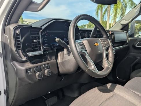 Used 2025 Chevrolet Silverado 2500 LT w/ Convenience Package AWD/4WD image 11