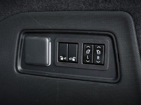 Used 2023 Cadillac Escalade Sport Platinum w/ LPO, ONYX Package AWD/4WD image 32