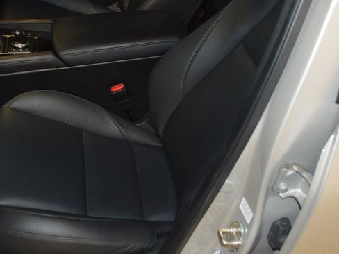 Used 2024 MAZDA MAZDA3 s FWD image 15