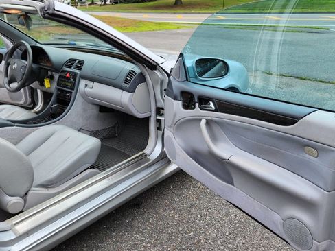 Used 2001 Mercedes-Benz CLK 430 Cabriolet image 33
