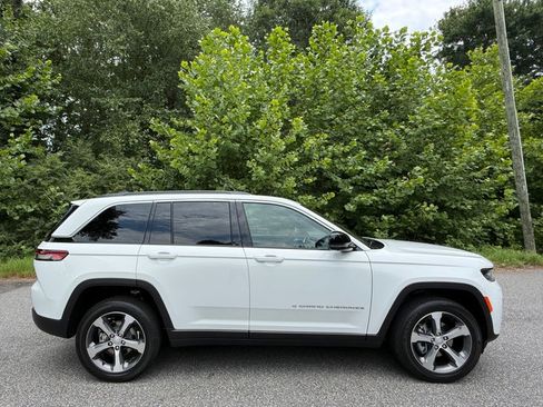 New 2026 Jeep Grand Cherokee Limited w/ Luxury Tech Group II AWD/4WD image 6