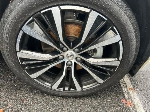 Used 2023 Volvo XC60 B5 Plus w/ Climate Package image 7