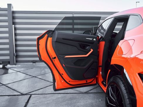 Used 2025 Lamborghini Urus SE image 26