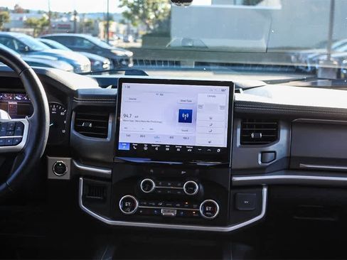 Used 2024 Ford Expedition XLT image 18