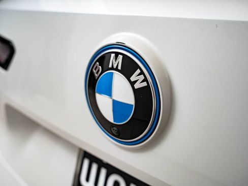 Certified 2025 BMW iX xDrive50 w/ Premium Package AWD/4WD image 17