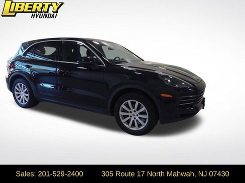 Used 2021 Porsche Cayenne AWD/4WD image 1
