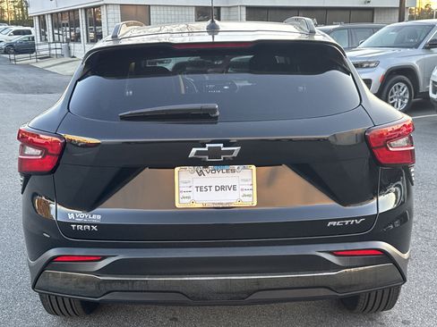 Used 2025 Chevrolet Trax ACTIV image 4