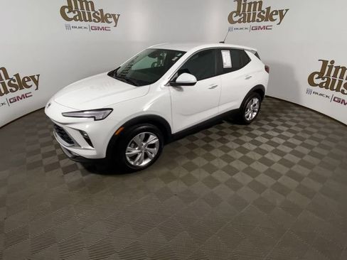 Certified 2024 Buick Encore GX Preferred w/ Comfort Package FWD image 4