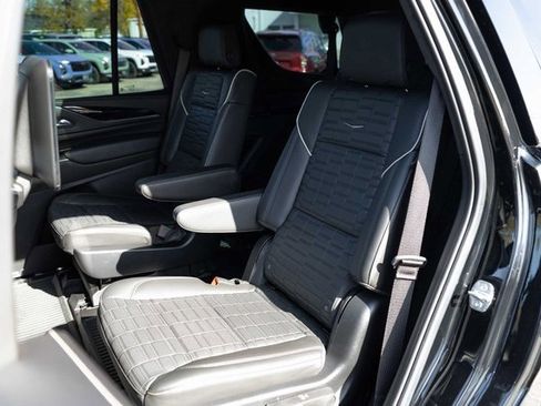 Used 2024 Cadillac Escalade V w/ LPO, ONYX Package image 20