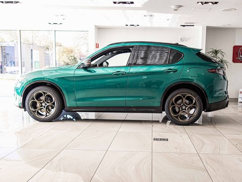 New 2025 Alfa Romeo Stelvio Sprint image 6