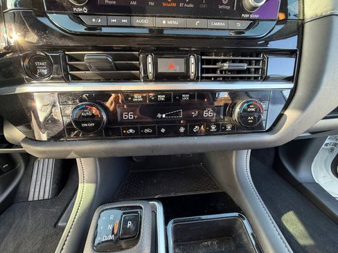 Certified 2025 Nissan Pathfinder SV image 12