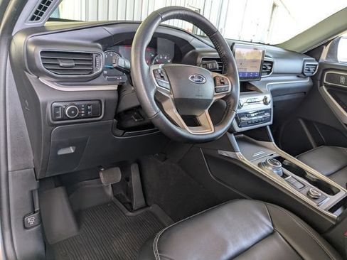 Used 2023 Ford Explorer XLT w/ Equipment Group 202A AWD/4WD image 2