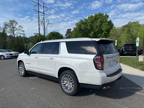Used 2023 Chevrolet Suburban Premier w/ Premium Package 2 image 7