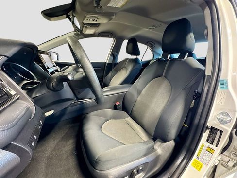 Used 2021 Toyota Camry LE image 12