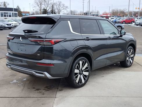 New 2026 Mitsubishi Outlander SE image 16
